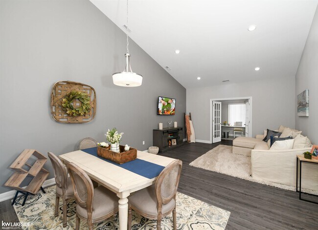 Building Photo - 45626 Stadler St