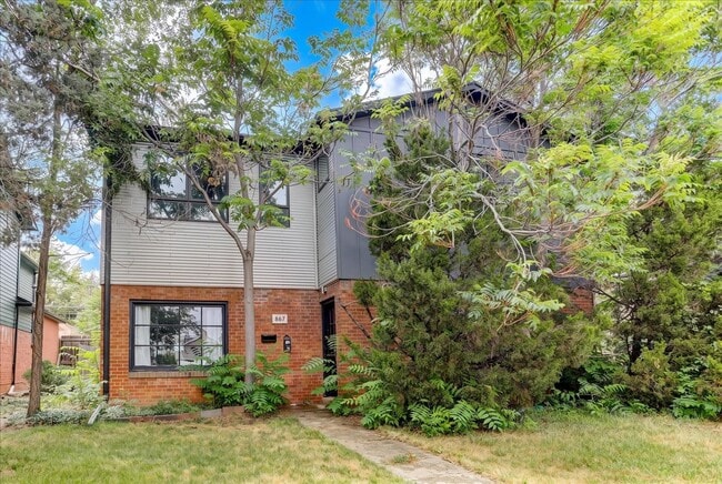 Photo - Smashing CU 3bed/2bath/Top Floor Unit House