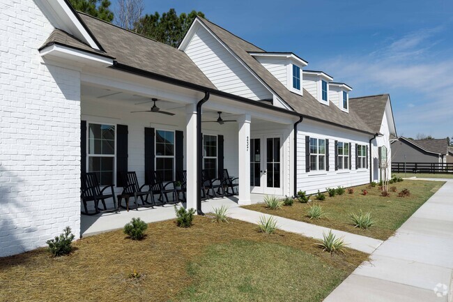 Clubhouse Entrance - Cottages at Fox Run