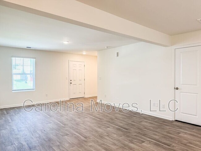 Foto del edificio - 6015 Willutuck Dr
