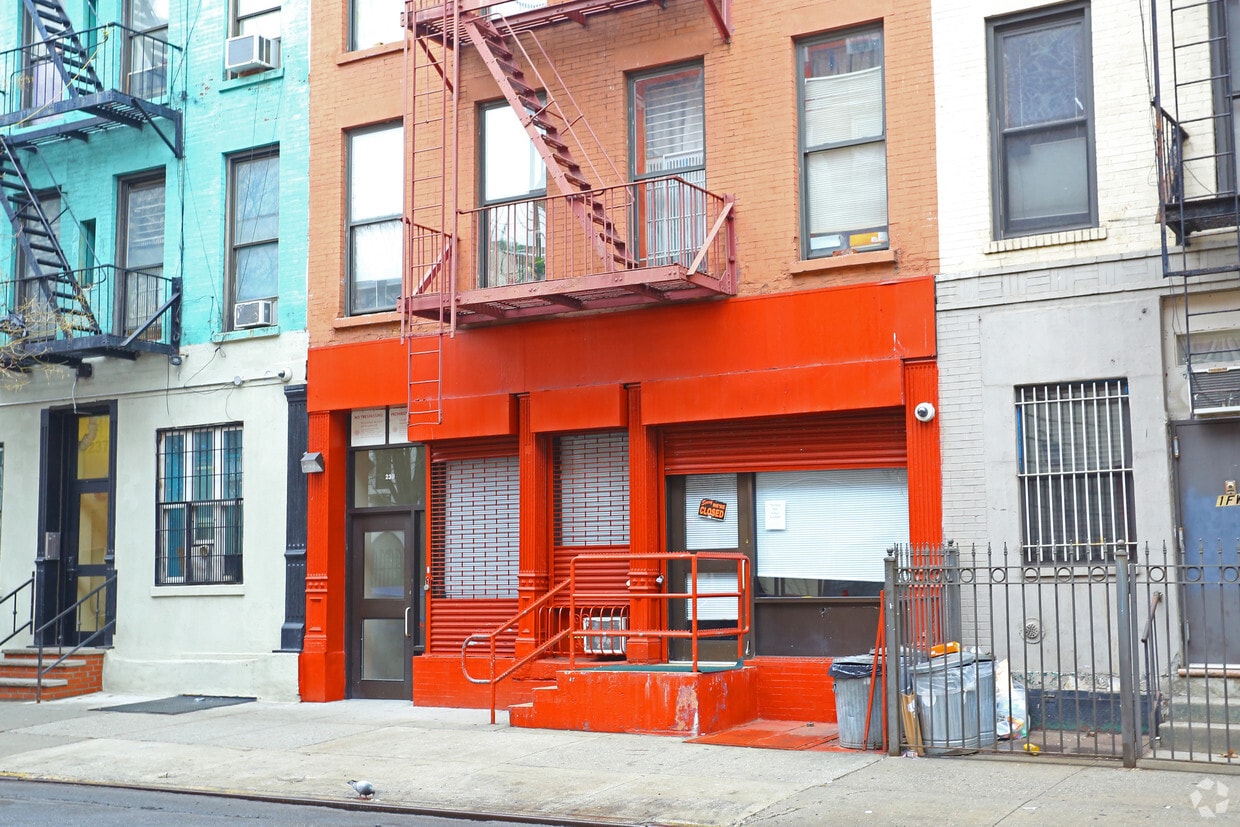 Foto del edificio - 239 E 111th St
