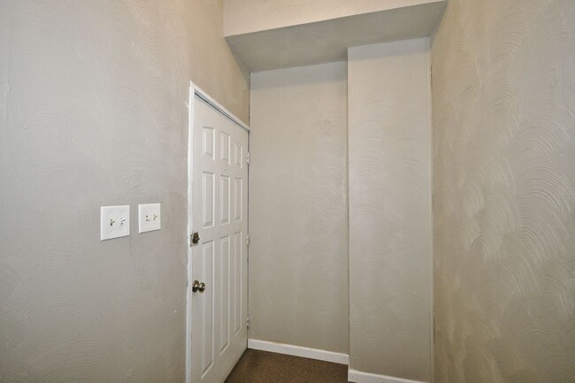 Building Photo - 1606 Bingham St