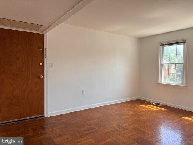 Building Photo - 6514 Potomac Ave