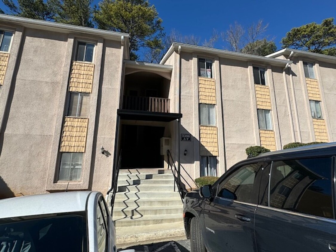 Primary Photo - 2 Bedroom Condo Available for Immediate Oc...