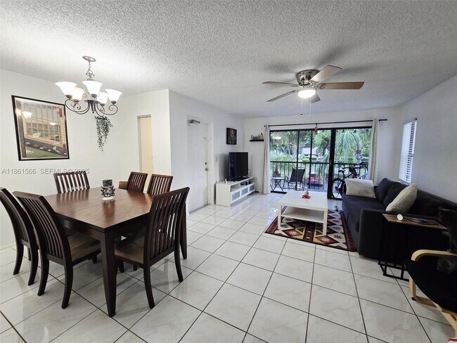 Building Photo - 1102 Green Pine Blvd