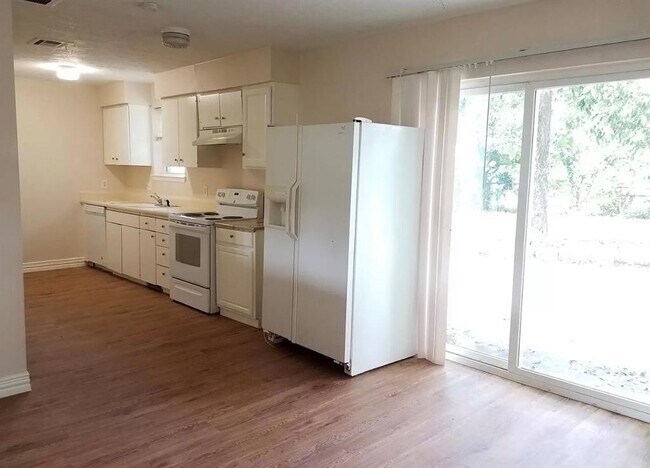 Building Photo - 15322 Tonya Dr