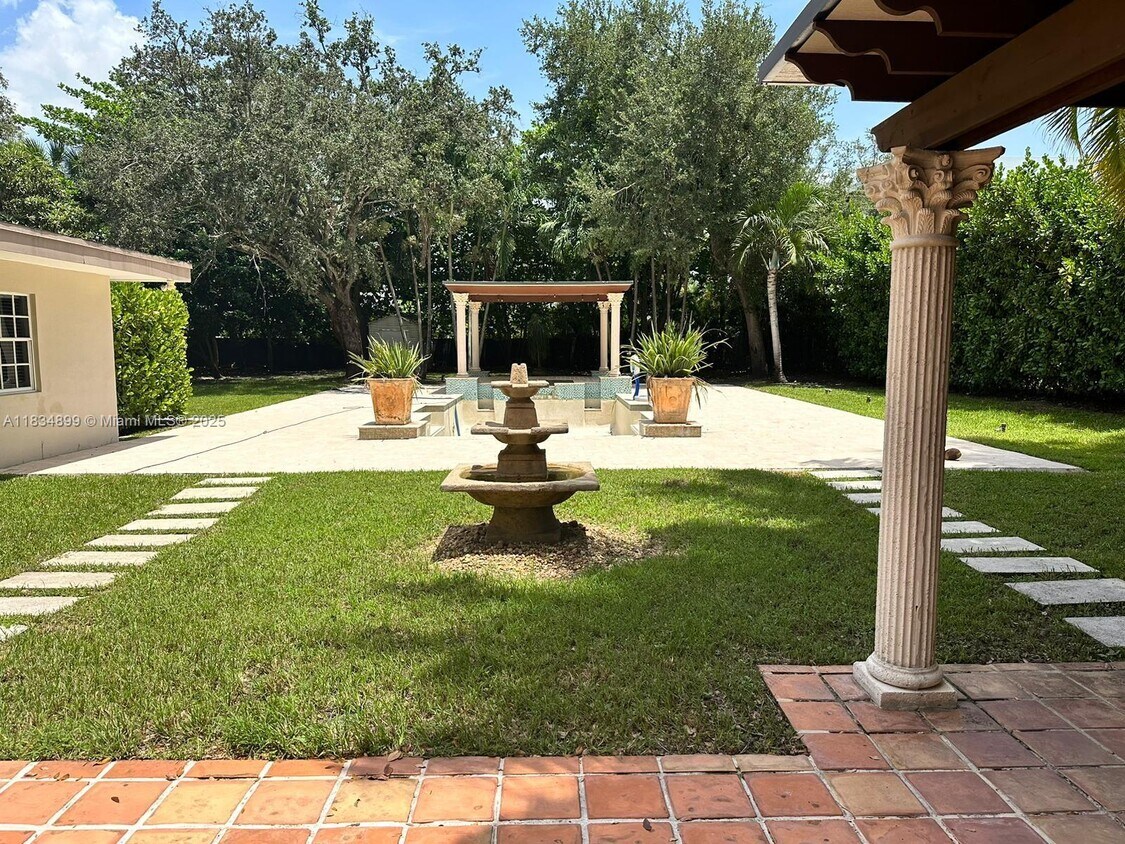 Foto principal - 8755 SW 96th St