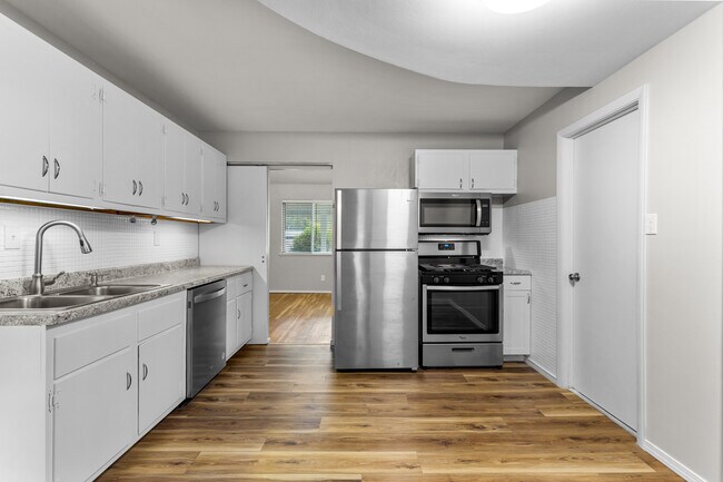 Foto del edificio - 905 Lynn Haven Ln