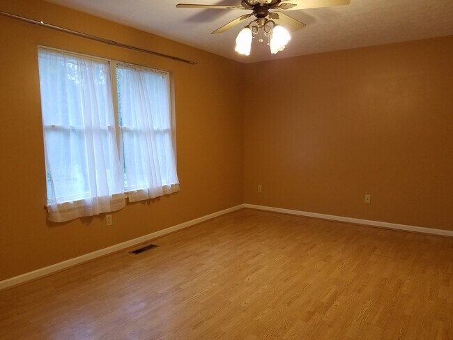 Foto del edificio - Cute 3 Bedroom, 2 bath house! Large Fenced...