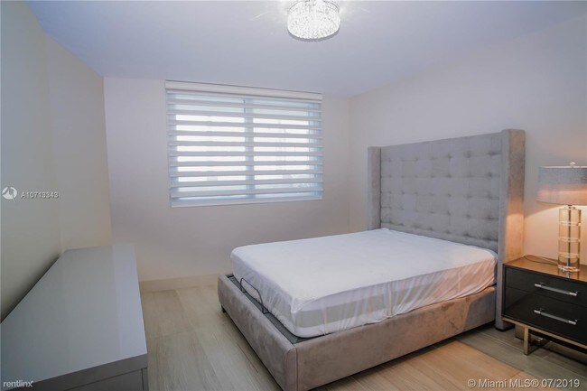 Foto del edificio - 9821 E Bay Harbor Dr