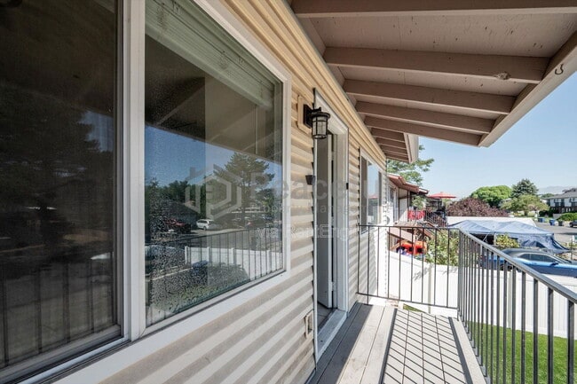 Foto del edificio - 1425 Mandalay Rd W