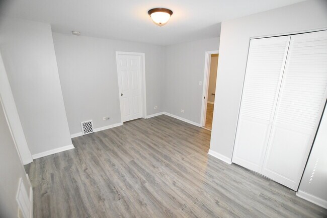 Foto del edificio - 901 E Benton St