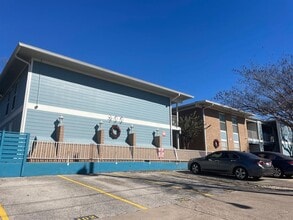 Building Photo - 400 W 35th St