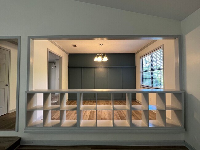 Foto del edificio - 185 Hickory Tree Ln