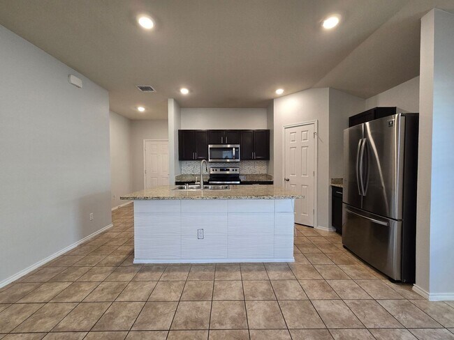 Foto del edificio - COMING SOON!