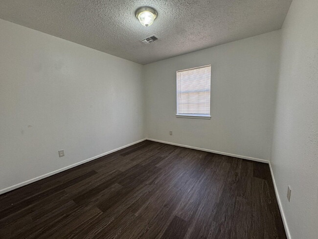 Building Photo - 909 3rd St