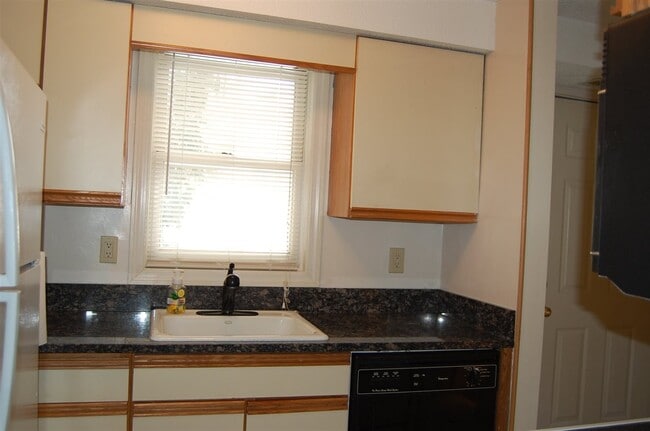 Building Photo - 129 Fisherville Rd