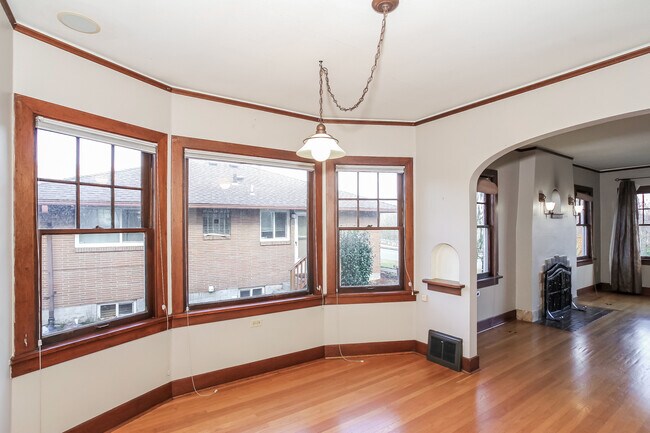 Building Photo - 3728 N Stevens St