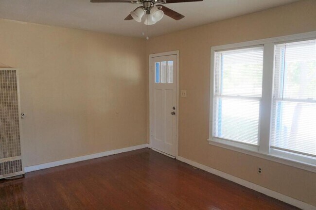 Building Photo - 226 E. Lindbergh Blvd.