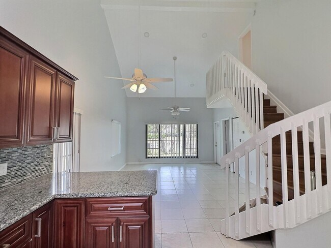 Foto del edificio - 2652 Riverside Dr