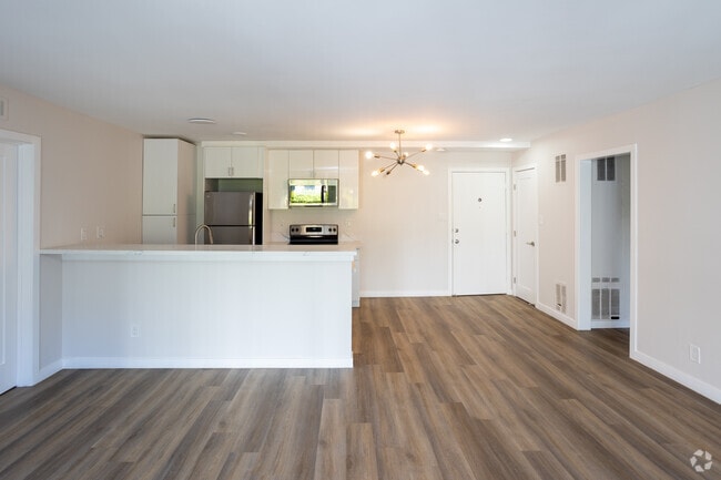 Fourth Floor 2BR, 2BA - Fountain Luxury Apartments