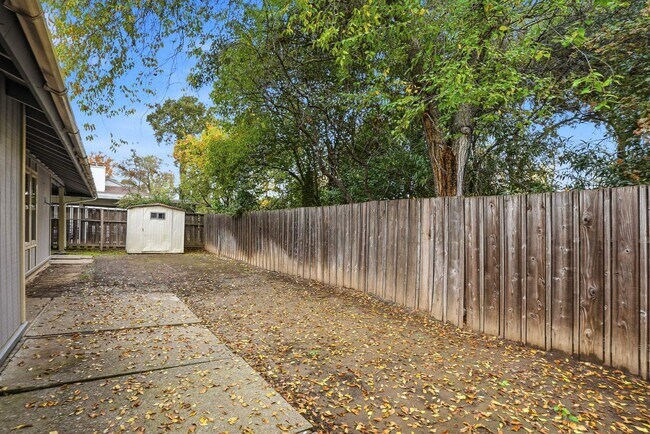 Foto del edificio - 1930 Camino Verde
