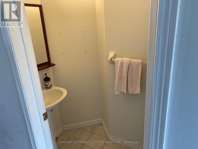 Building Photo - 833 Scollard Ct