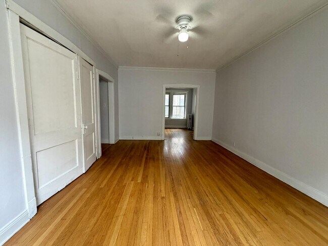 Foto del edificio - 4402 N Winchester Ave