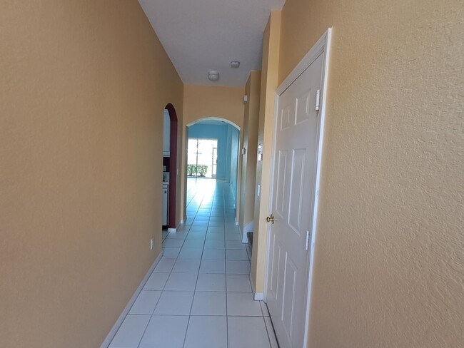 Building Photo - 7880 Lake Sawgrass Loop