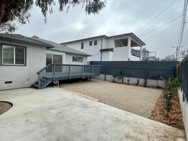 Building Photo - 2617 Oak Ave