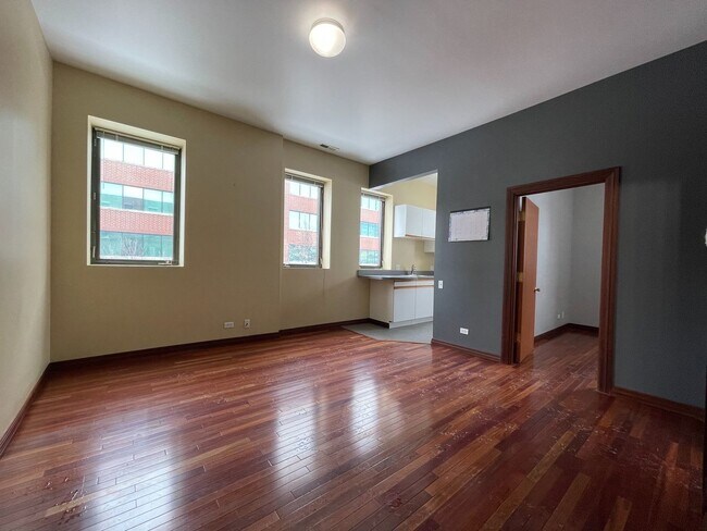 Foto del edificio - 641 W Grand Ave