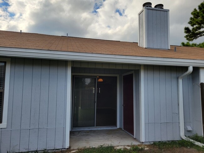 Building Photo - $1195 - 2/2 - Jefferson Square - Move in Special