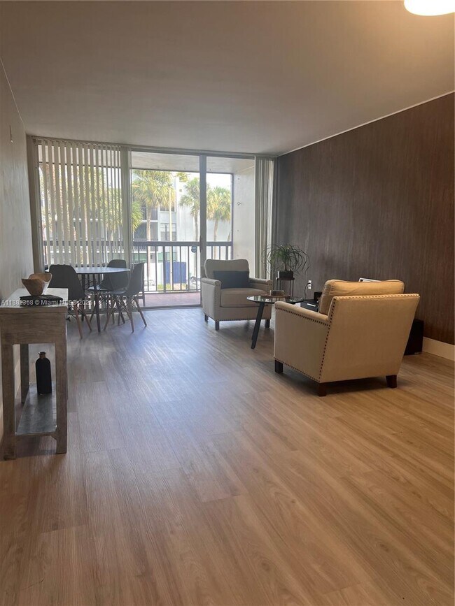Foto del edificio - 10815 SW 112th Ave