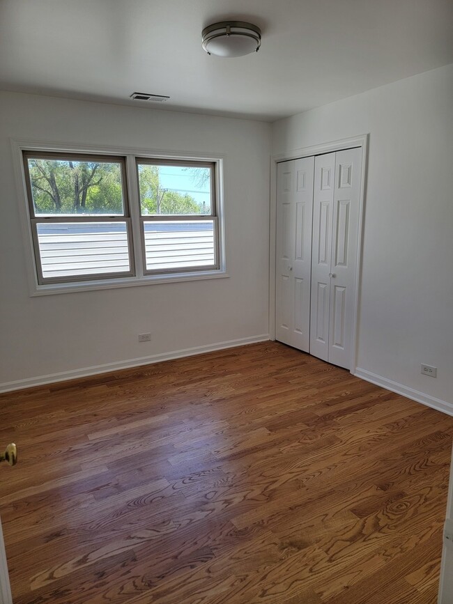 Building Photo - 2833 N Auxplaines St