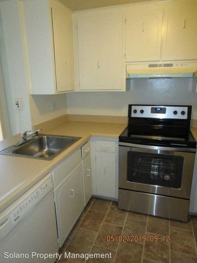 Building Photo - 3 br, 1.5 bath House - 109 El Verano Ct.