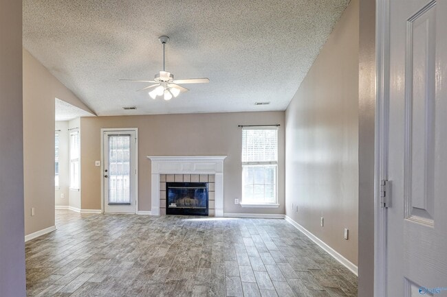 Building Photo - 126 Champions Green Dr