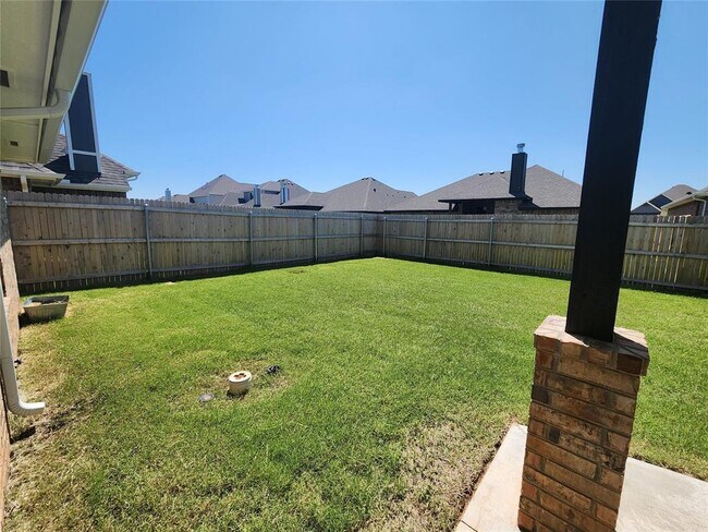 Foto del edificio - 16013 Dahlia Rd