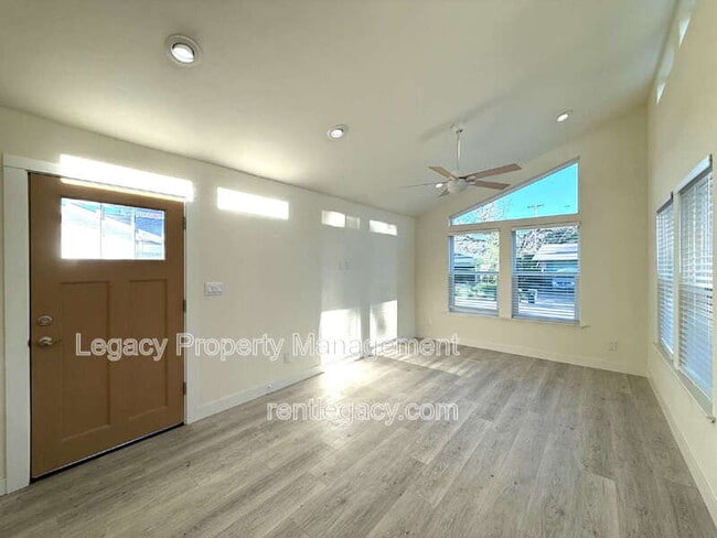 Foto del edificio - 10753 Oakton Way