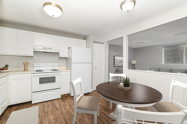 Foto del edificio - Spacious Dream Apartment — Right Where You...