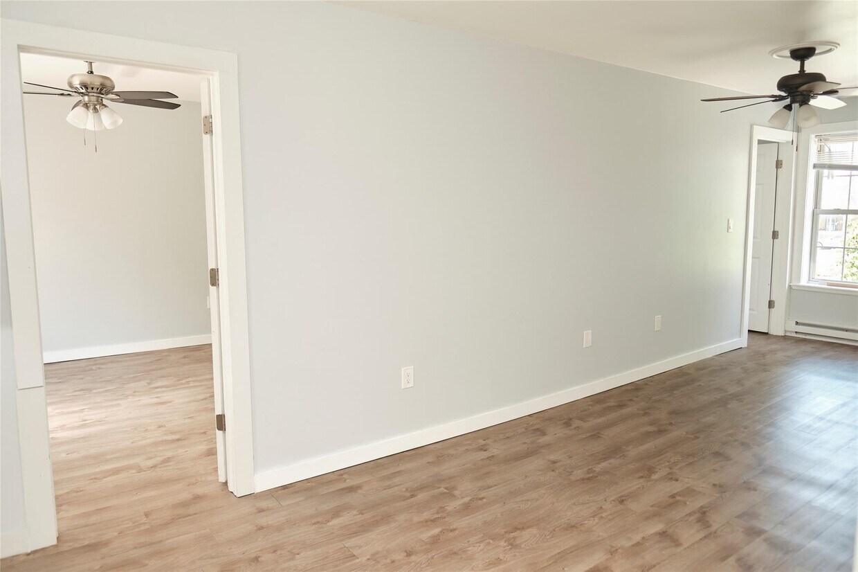 Foto principal - 73 E Main St