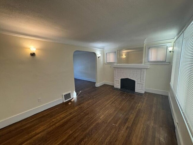 Building Photo - 15381 Stansbury Ave