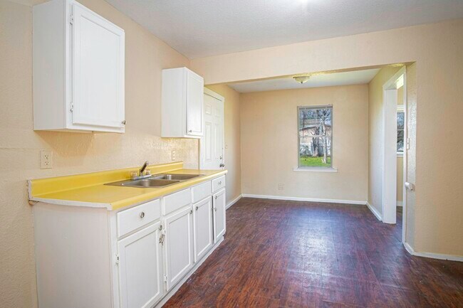 Foto del edificio - 819 Larry St