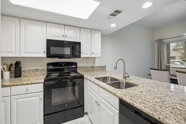 Building Photo - 2601 Augusta Dr