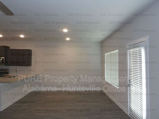 Building Photo - 3210 Northfield Ln