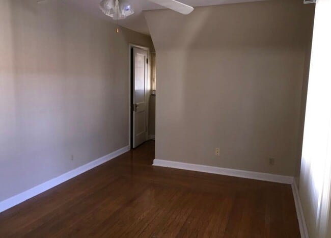 Building Photo - 123 Rosa Ave