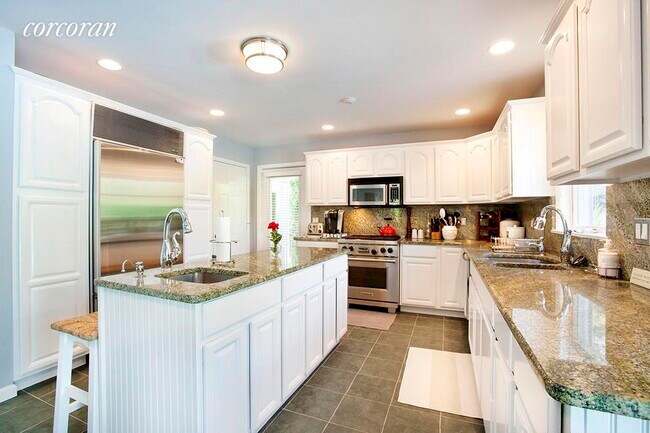 Building Photo - 25 Meadowgrass Ln