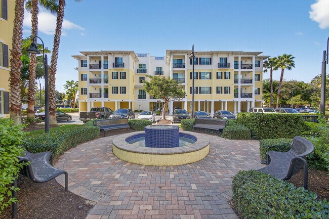 Building Photo - 225 S Latitude Cir