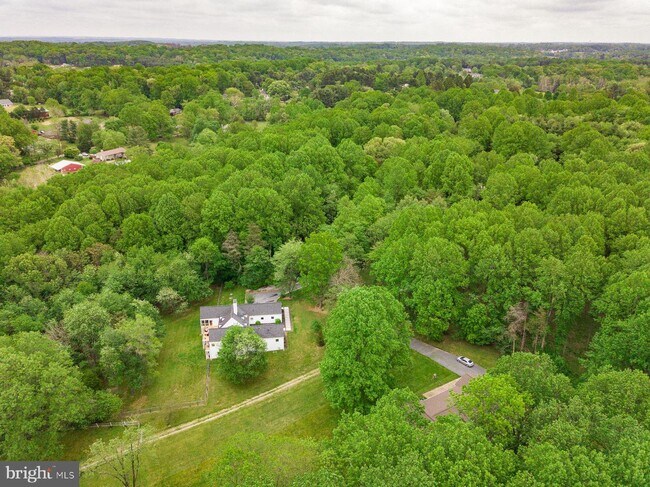 Foto del edificio - 6890 Mink Hollow Rd
