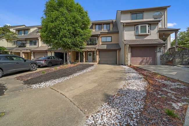 Foto del edificio - Ready NOW! 1 Block from the Bay! Pet Frien...