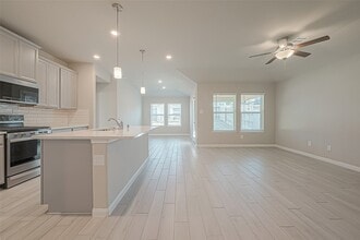 Building Photo - 331 Hbr Frst Ln